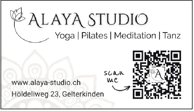 Logo mit Lotusblüte und Schriftzug Alaya Studio sowie ein QR-Code zum Scannen