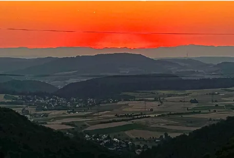 Der Oltinger Rolf Fiechter hat diesen wunderschönen Sonnenuntergang auf der Schafmatt in Oltingen aufgenommen.