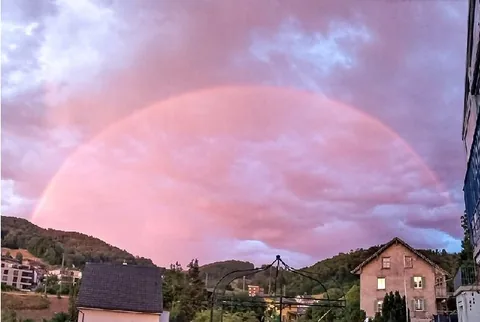 Auf dem Foto von Daniel Mohler brennt Läufelfingen nicht erst Ende August, sondern schon heute.