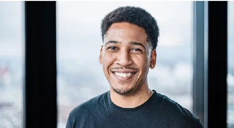 Bereits mit Anfang 20 wurde Emmanuel Wandji Tchatat Teil der Geschäftsleitung des erfolgreichen Unternehmens «ZEAM».