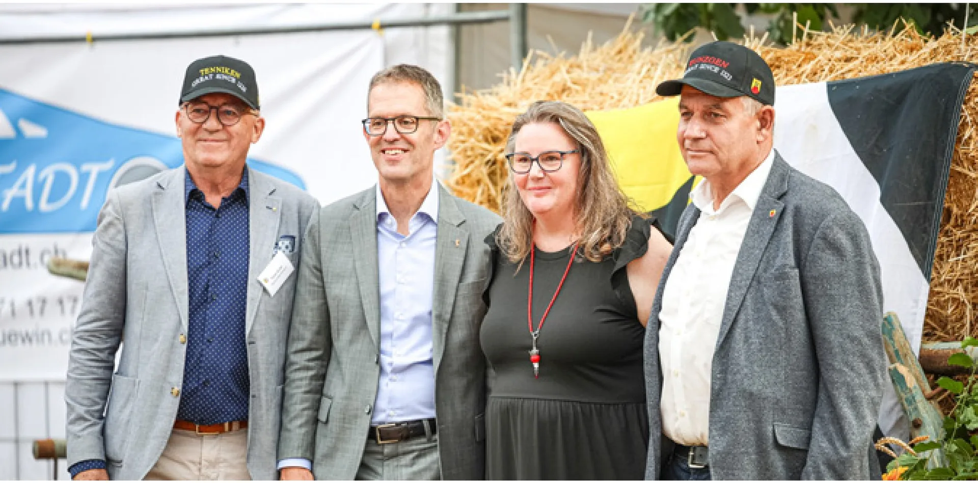 Gemeindepräsident Thomas Grüter, Regierungsrat Markus Eigenmann, OK-Chefin Marianne Iberg und Zunzgen-«Preesi» Hansruedi Wüthrich (von links).